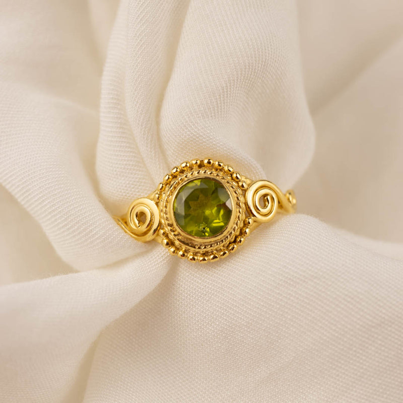 Dara Peridot Ring Golden