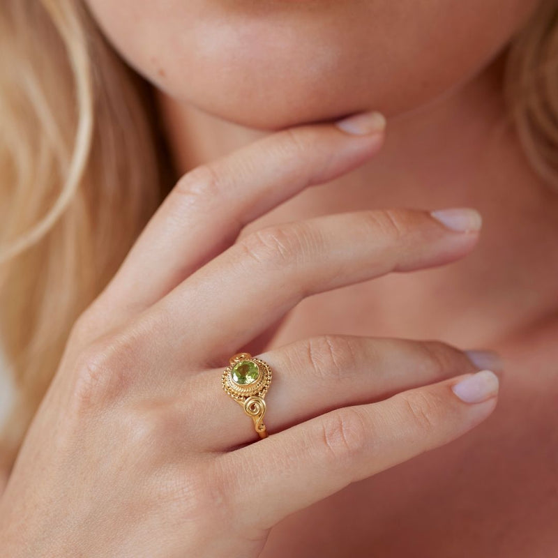 Dara Peridot Ring Golden